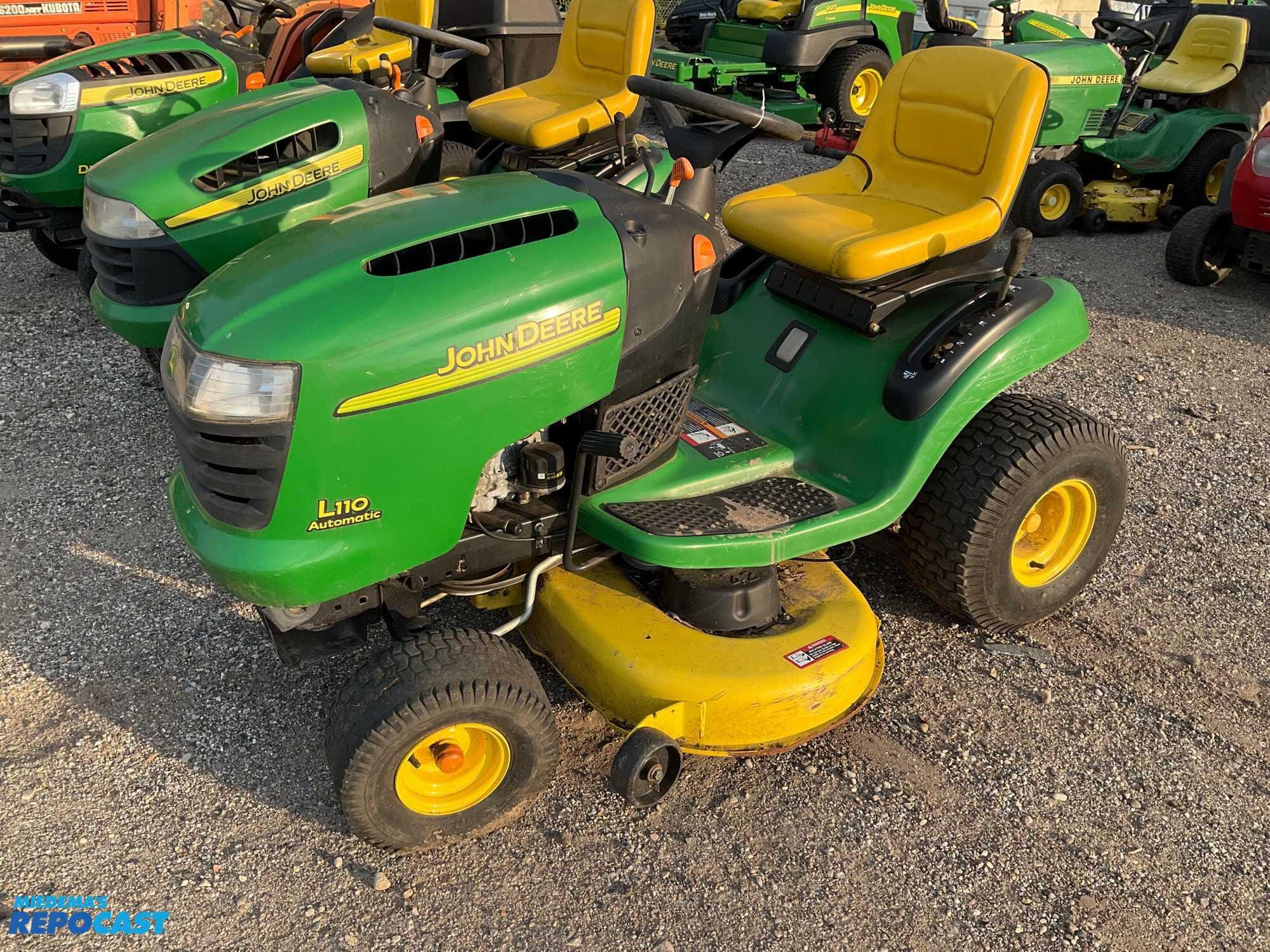 Main image John Deere L110