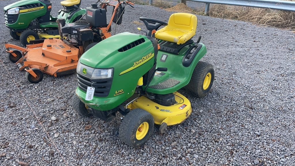 Main image John Deere L110