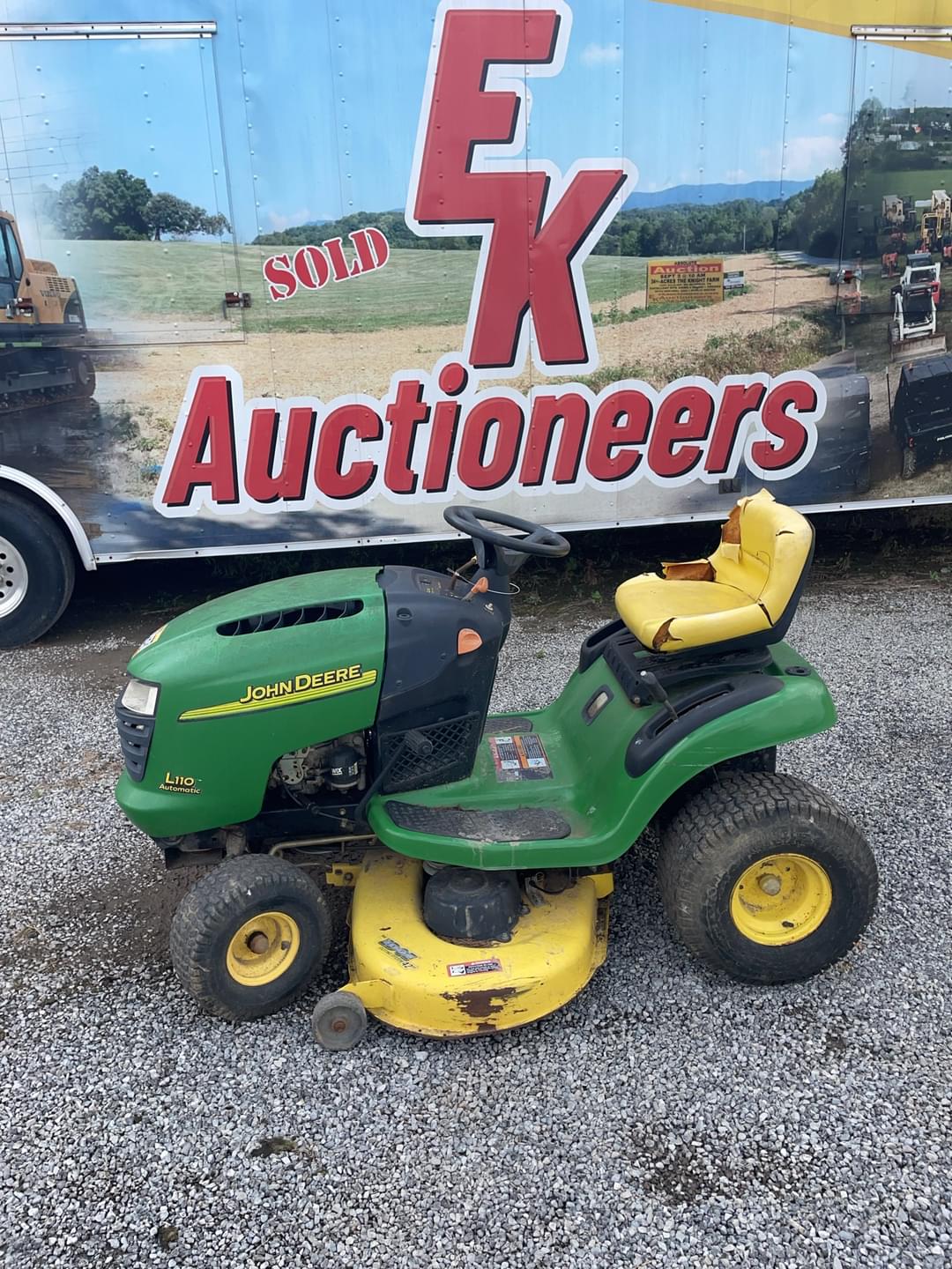 Image of John Deere L110 Primary image