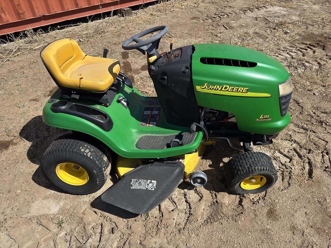 Image of John Deere L111 Primary image