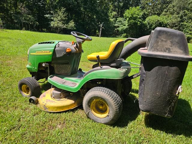 Image of John Deere L111 equipment image 4