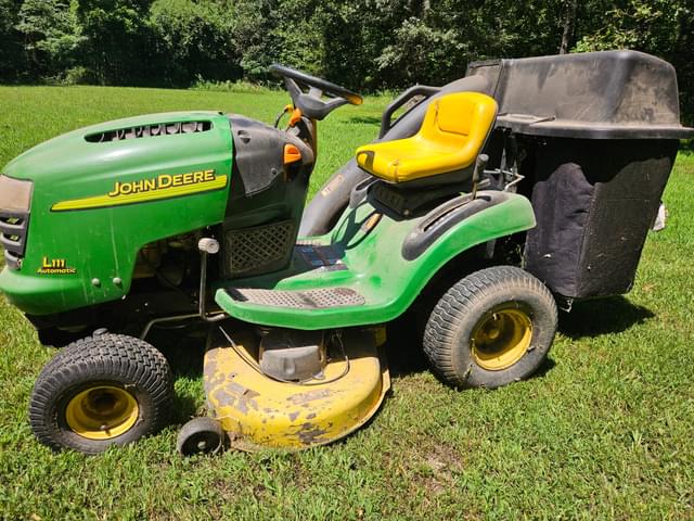 Image of John Deere L111 equipment image 2