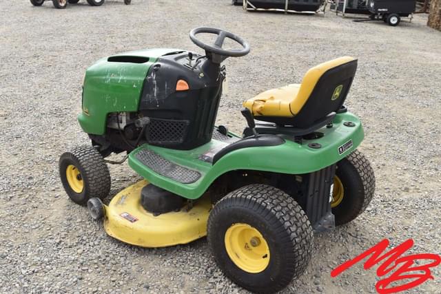 Image of John Deere L111 equipment image 2
