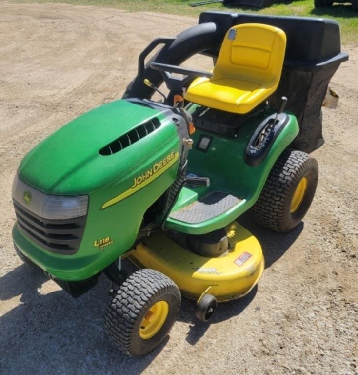 John Deere L118 Equipment Image0