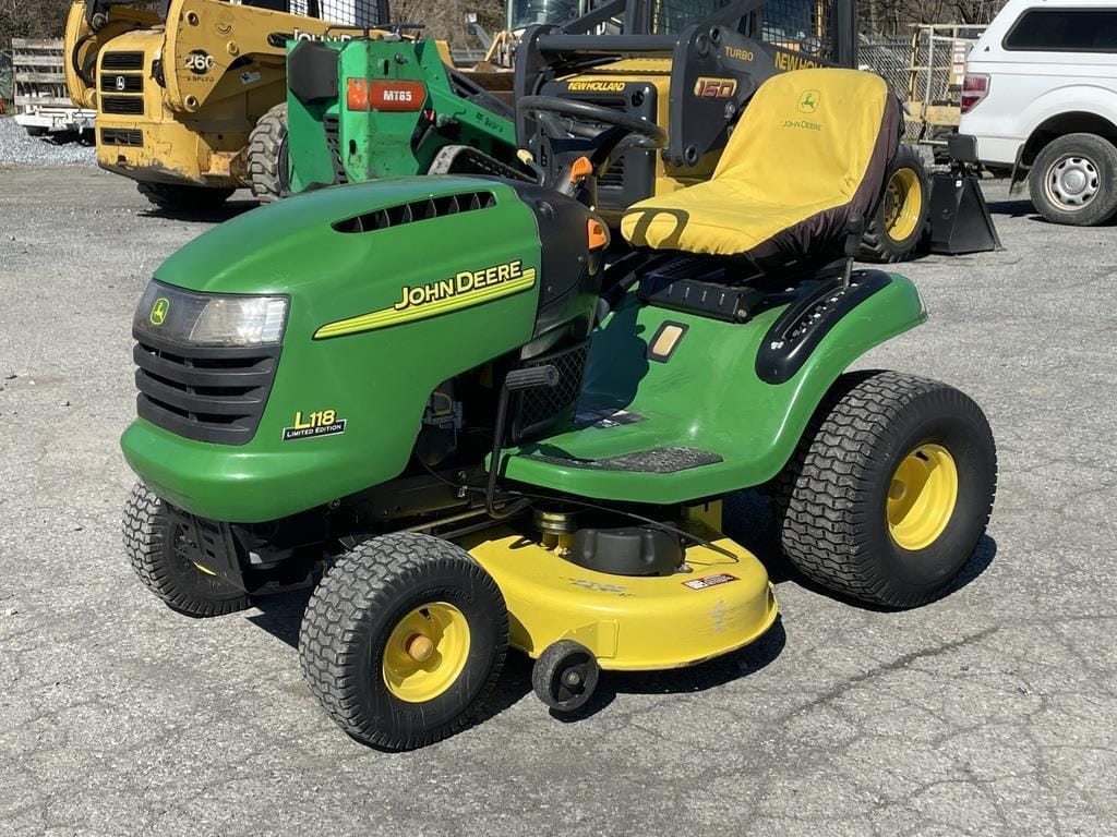 Main image John Deere L118