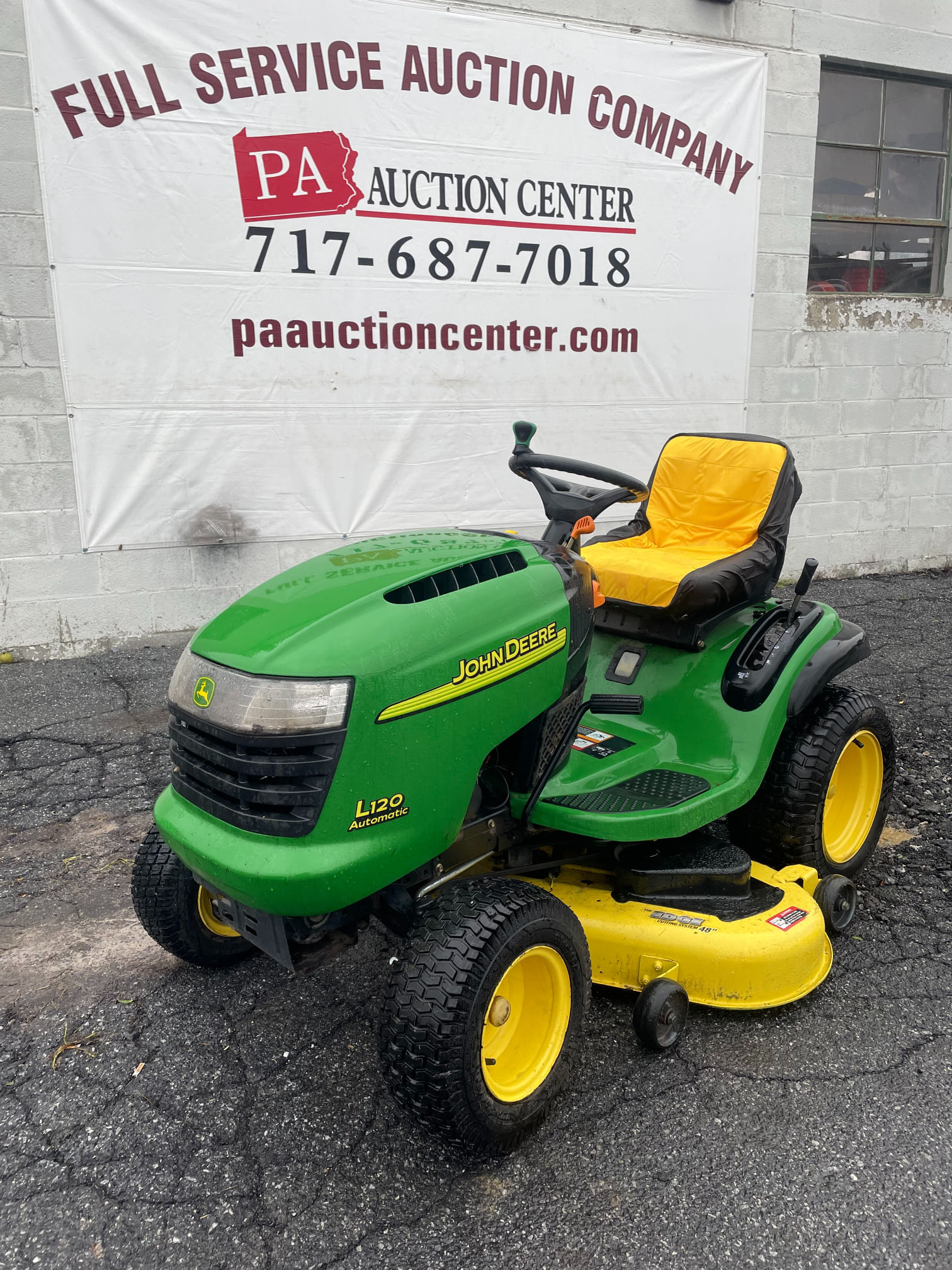 Main image John Deere L120