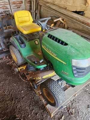 John Deere L120 Image