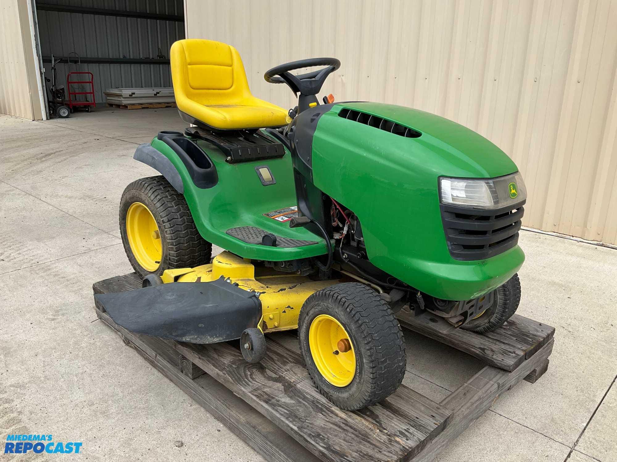 Main image John Deere L120
