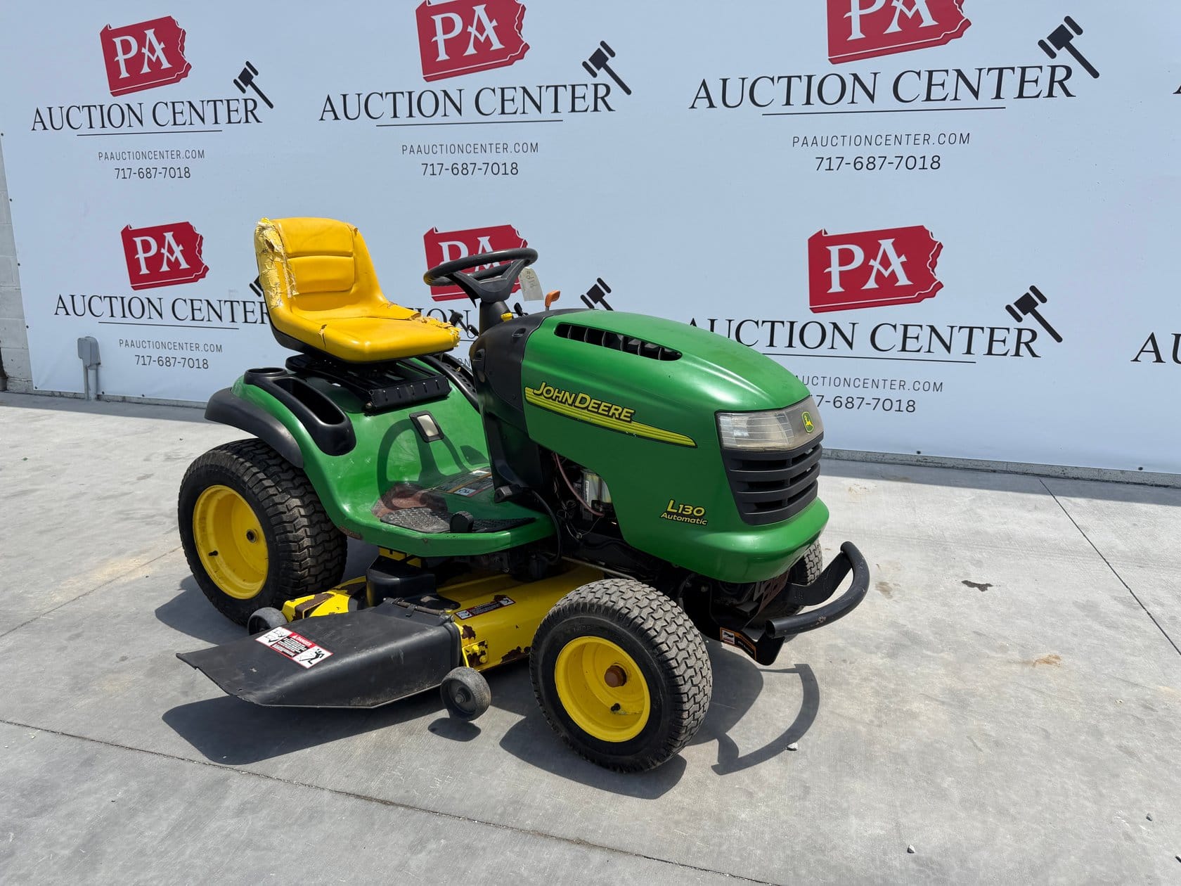 John Deere L130 Equipment Image0