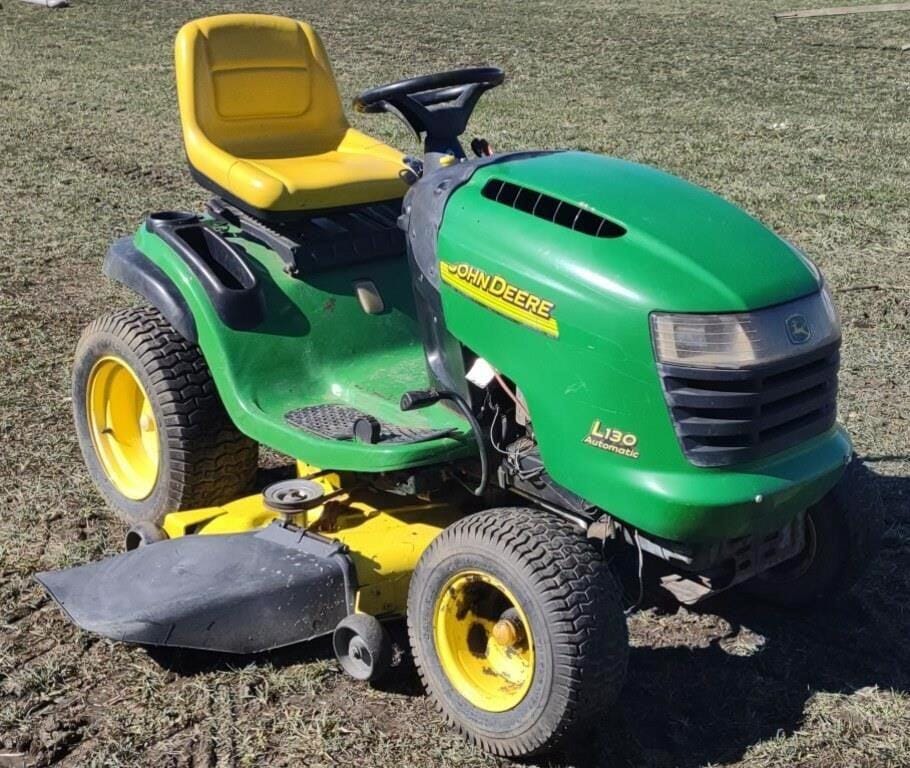 Main image John Deere L130