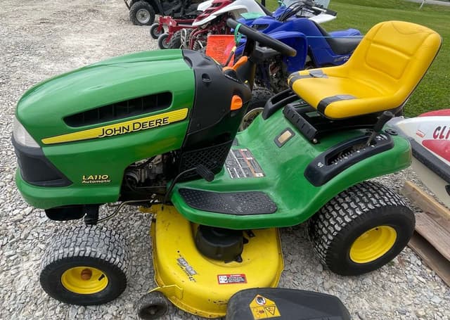 Image of John Deere LA110 equipment image 1