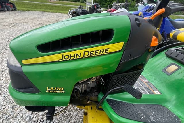 Image of John Deere LA110 equipment image 3