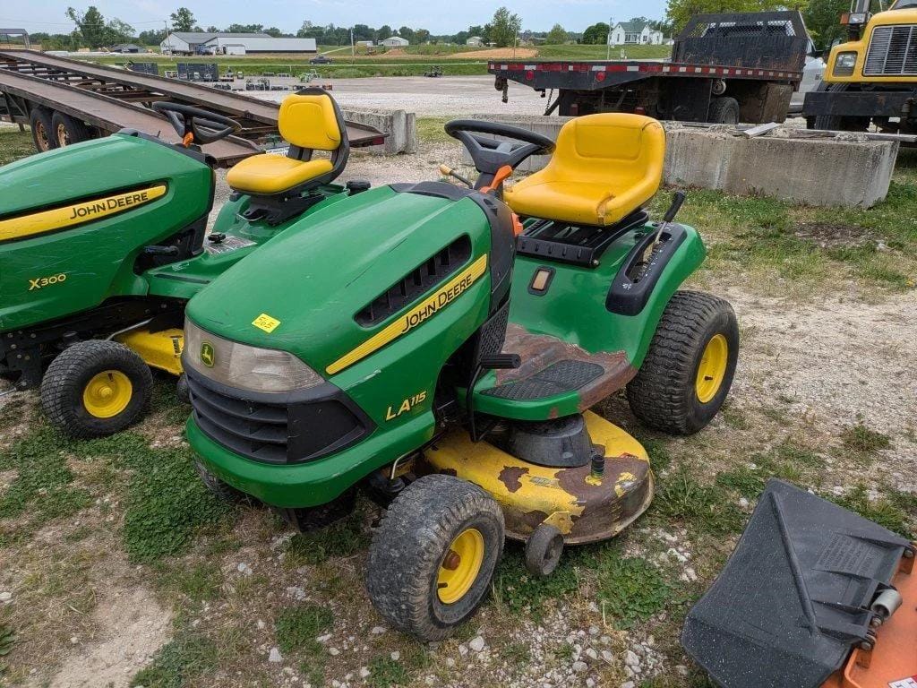 John Deere LA115 Equipment Image0