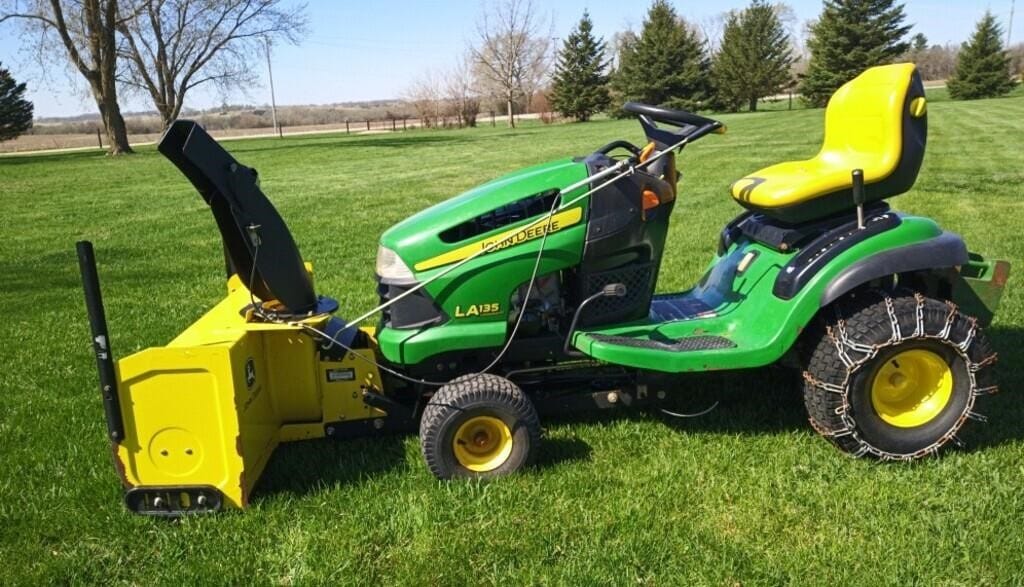 John Deere LA135 Equipment Image0