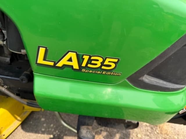 Image of John Deere LA135 equipment image 1