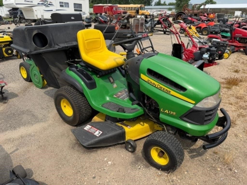 2009 John Deere LA135 Equipment Image0