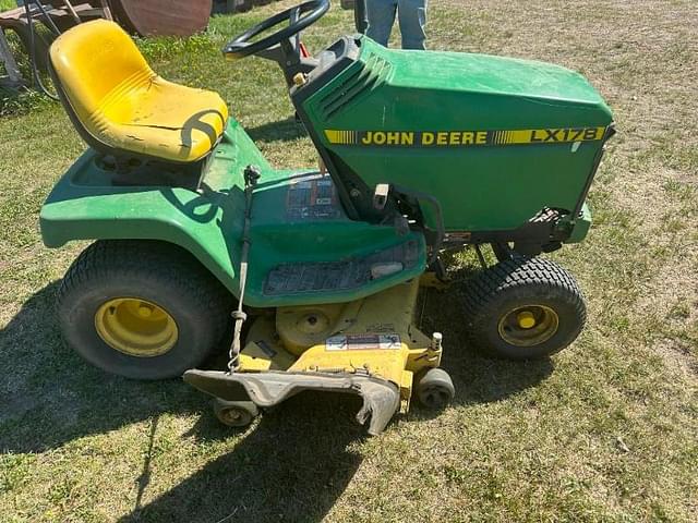Image of John Deere LX178 equipment image 3