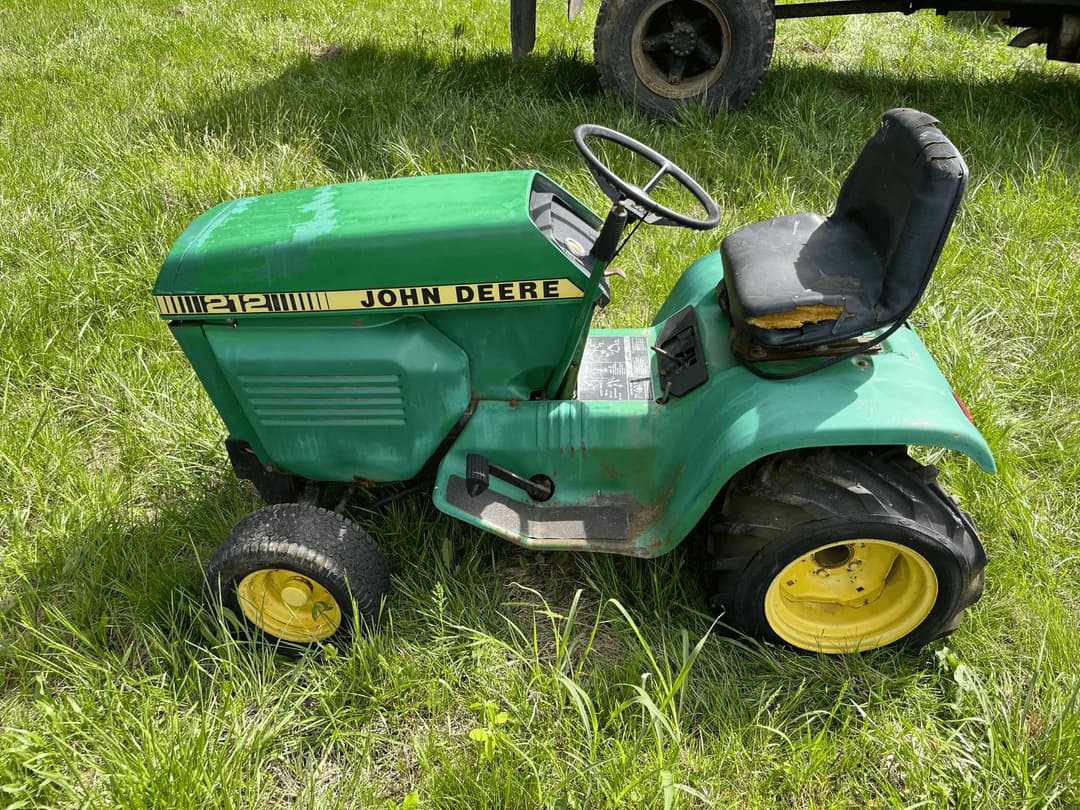Image of John Deere 212 Image 0