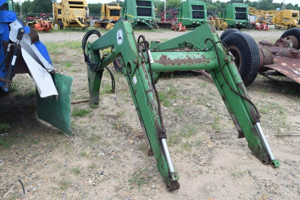 John Deere 640 Equipment Image0