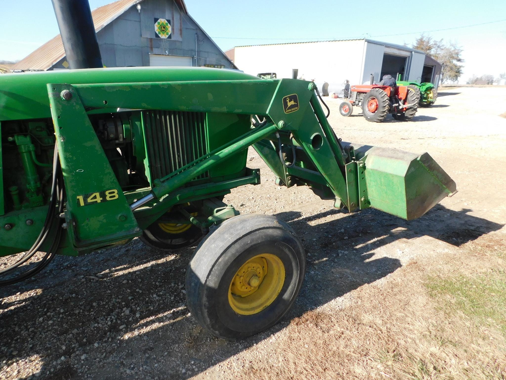 John Deere 148 Equipment Image0