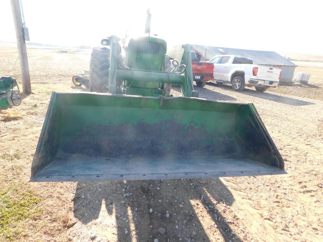 Image of John Deere 148 Image 1