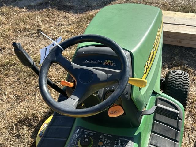 Image of John Deere LT133 equipment image 4