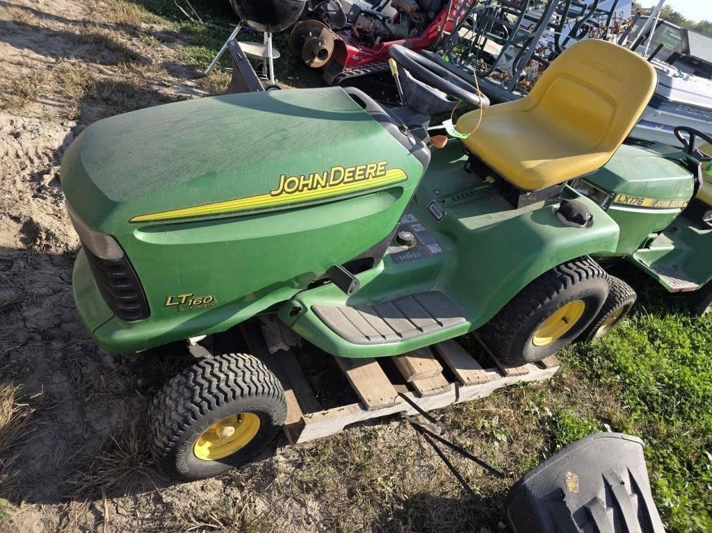 John Deere LT160 Equipment Image0