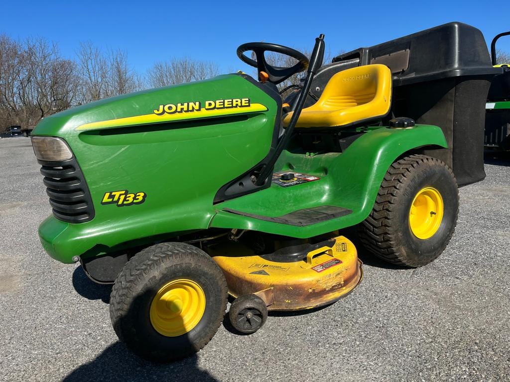 Main image John Deere LT133