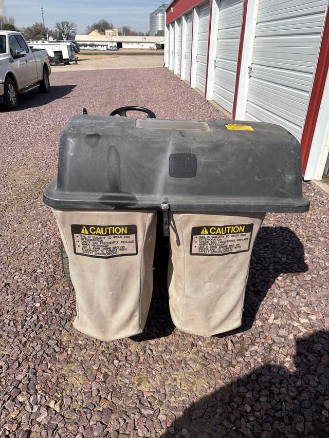 Image of John Deere LT155 equipment image 4