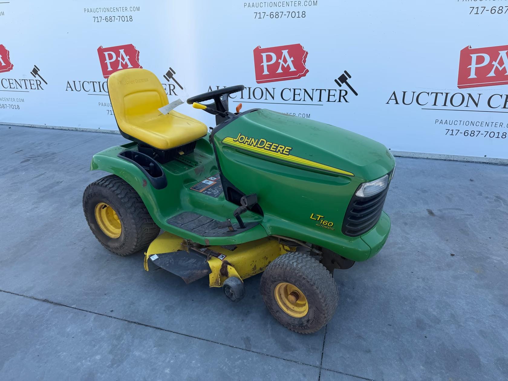 John Deere LT160 Equipment Image0