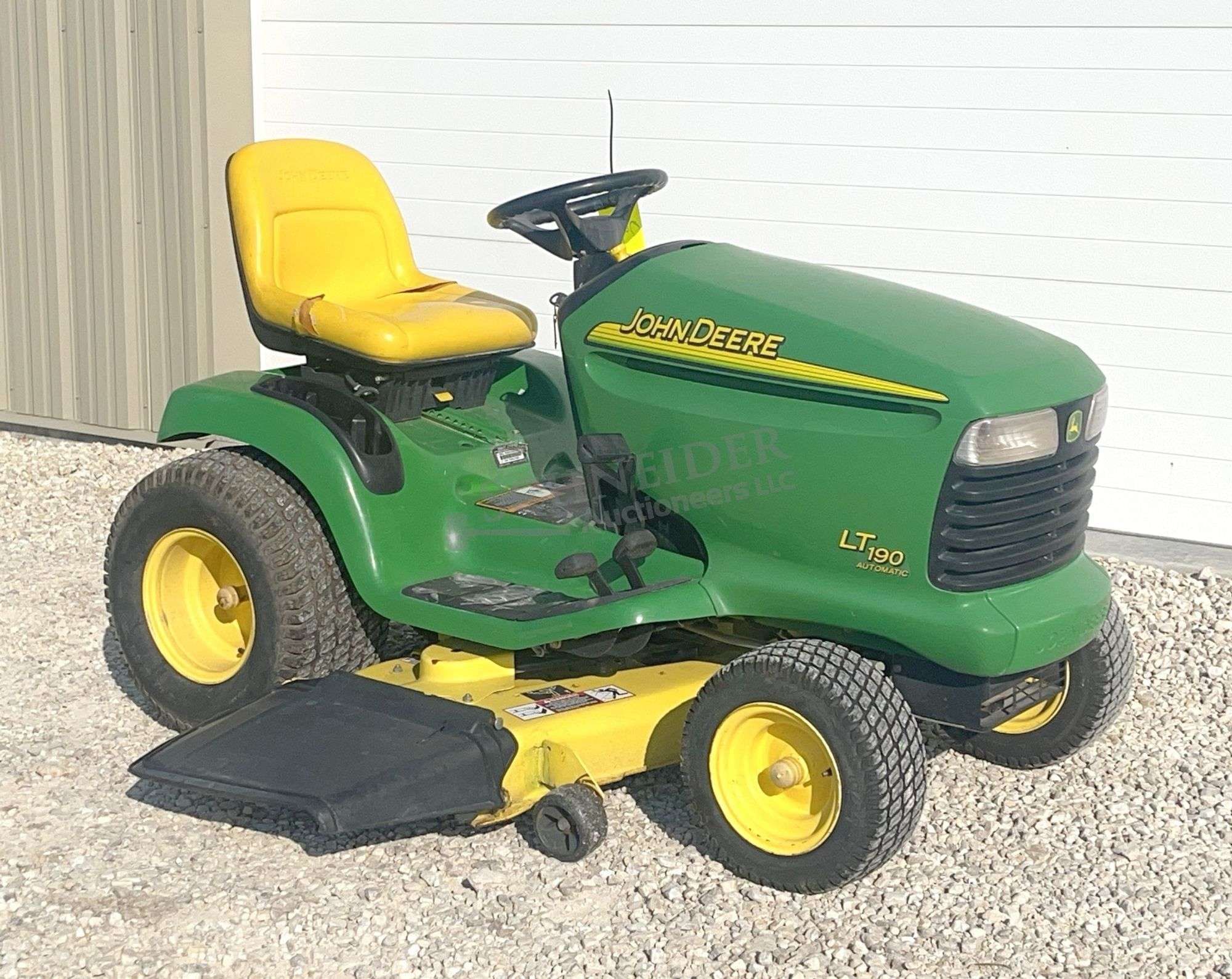 John Deere LT190 Equipment Image0