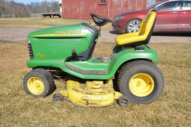 Image of John Deere LT190 equipment image 1