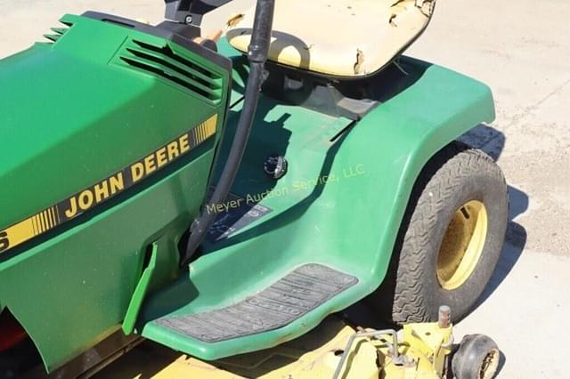 Image of John Deere LX186 equipment image 4