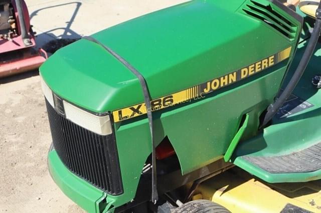 Image of John Deere LX186 equipment image 1