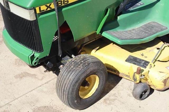Image of John Deere LX186 equipment image 2