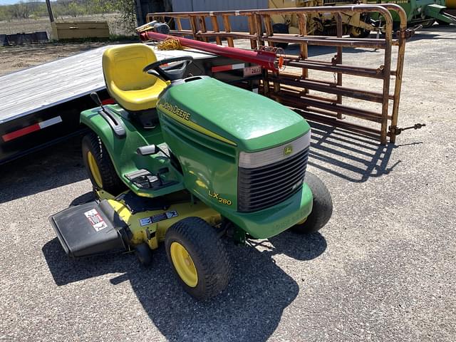 Image of John Deere LX280 equipment image 2