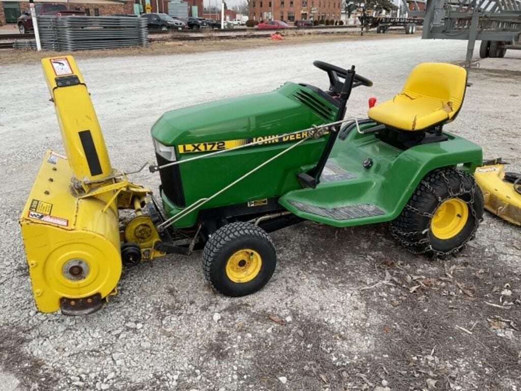 John Deere LX172 Equipment Image0