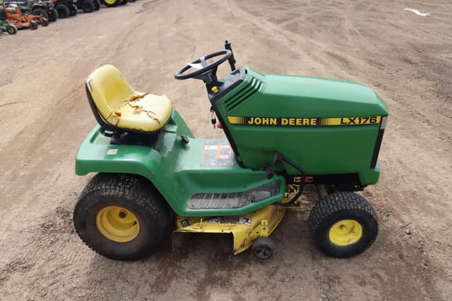 Image of John Deere LX176 equipment image 3