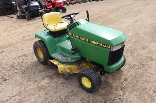 Image of John Deere LX176 equipment image 2