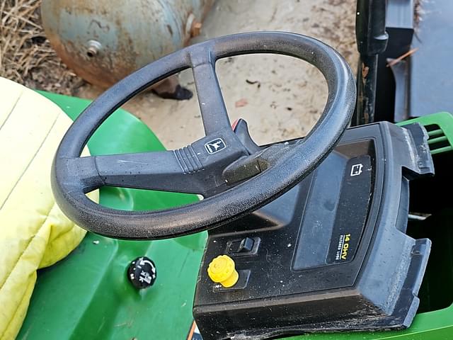 Image of John Deere LX176 equipment image 4