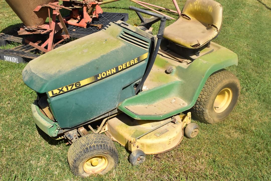 Image of John Deere LX176 Primary image