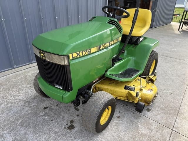 Image of John Deere LX178 equipment image 3