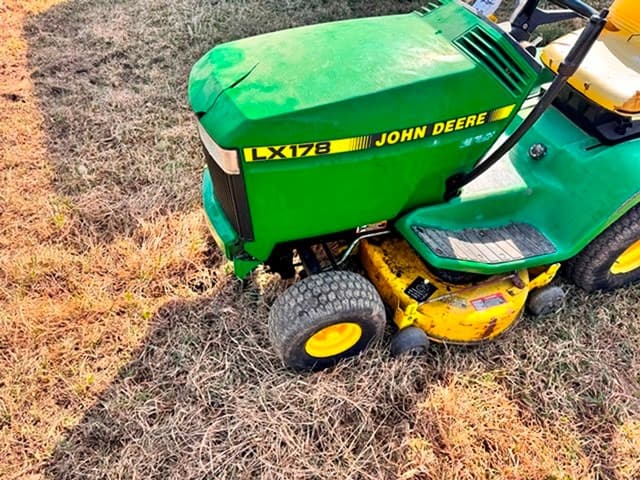 Image of John Deere LX178 equipment image 2