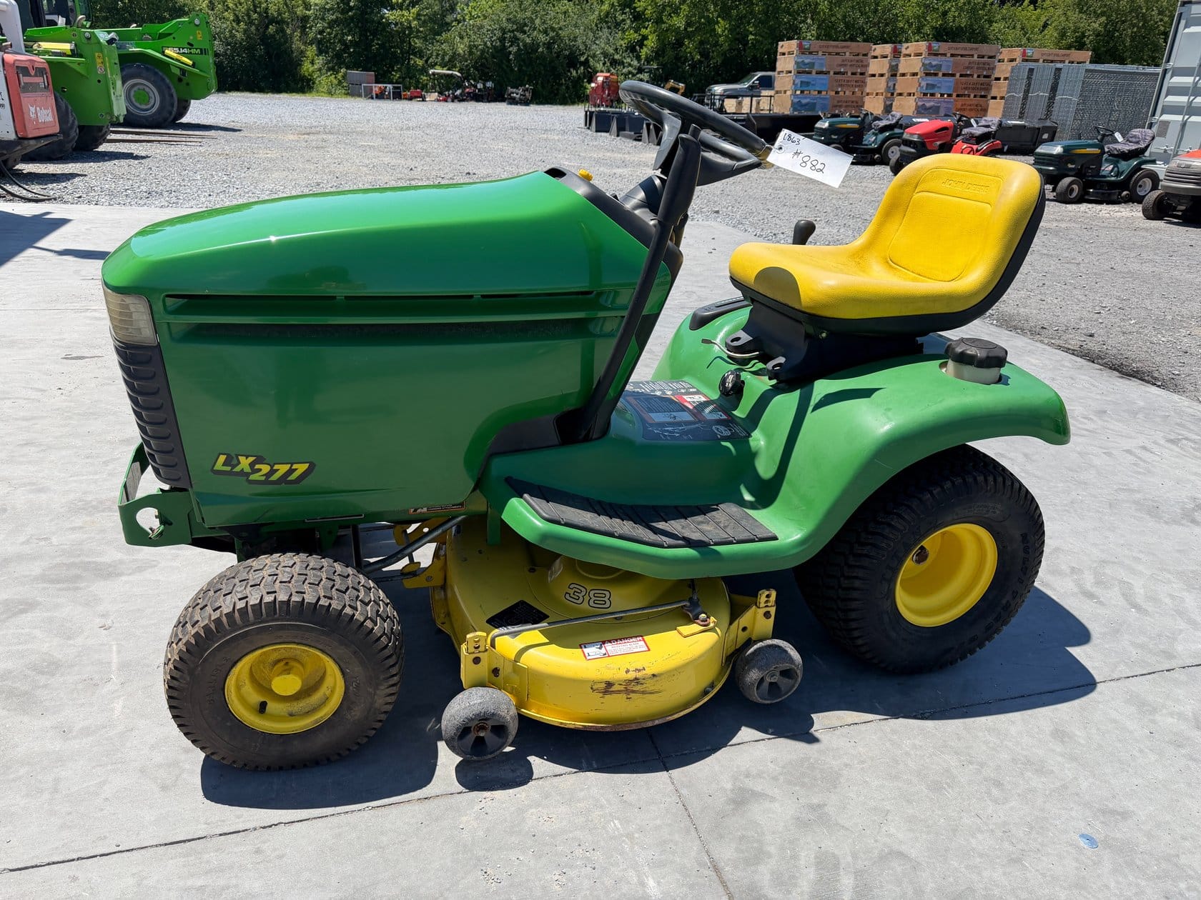 John Deere LX277 Equipment Image0