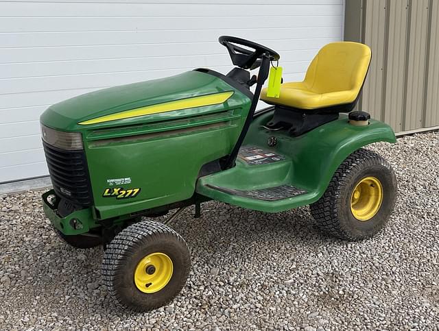 Image of John Deere LX277 equipment image 1