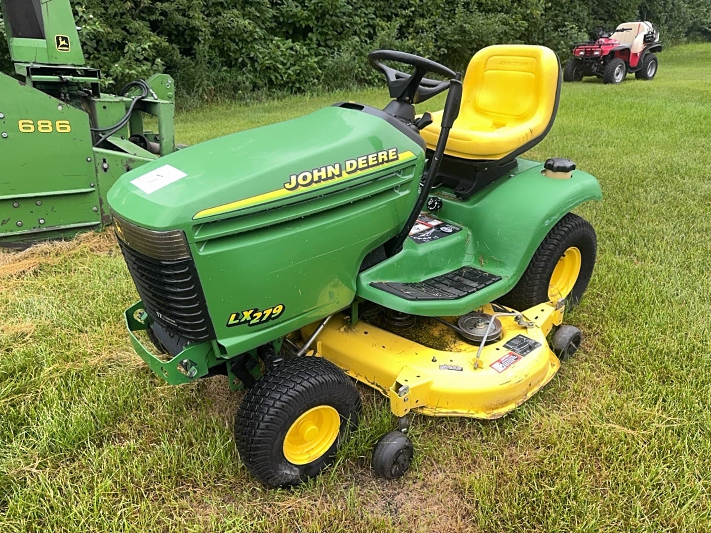 John Deere LX279 Equipment Image0