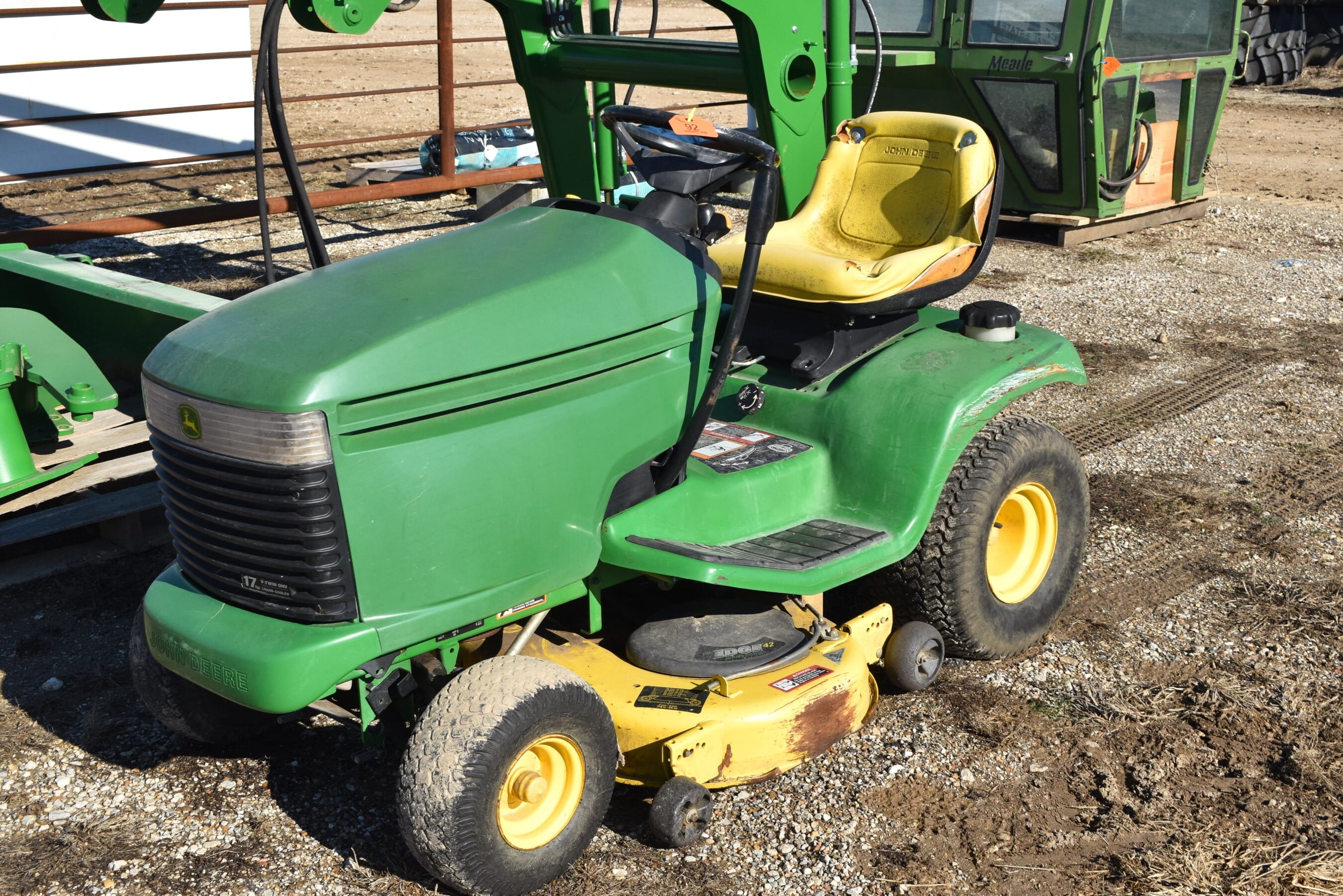 John Deere LX279 Equipment Image0