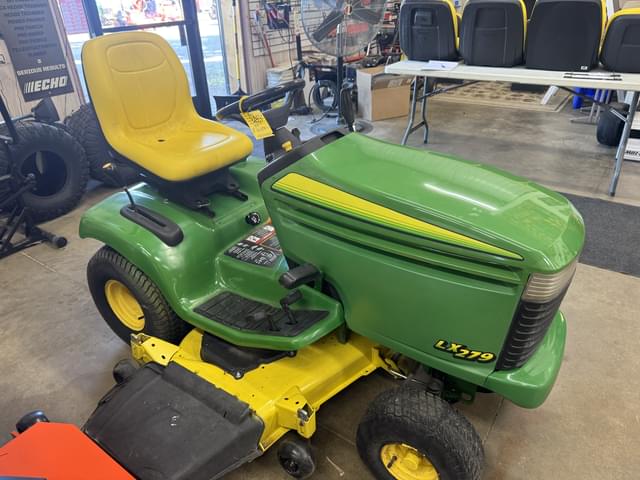Image of John Deere LX279 equipment image 2