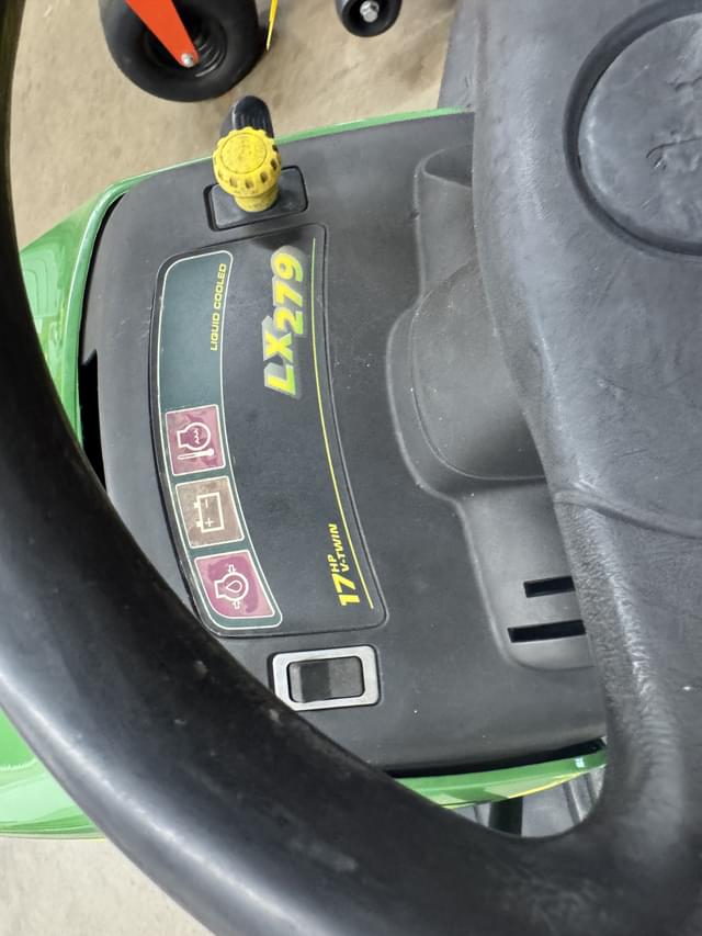 Image of John Deere LX279 equipment image 4