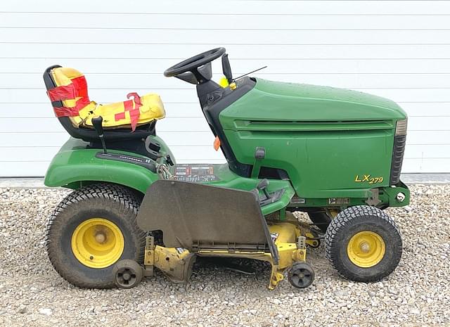 Image of John Deere LX279 equipment image 2